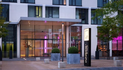 Restaurant/places to eat, Facade/entrance, Lobby or reception, Lounge or bar, Dining area