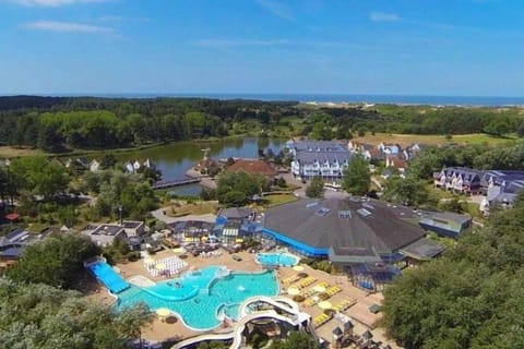 Bird's eye view, Pool view