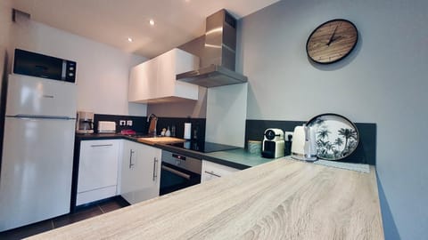 Le Continental Beau T2 plein centre + parking Apartment in Annecy