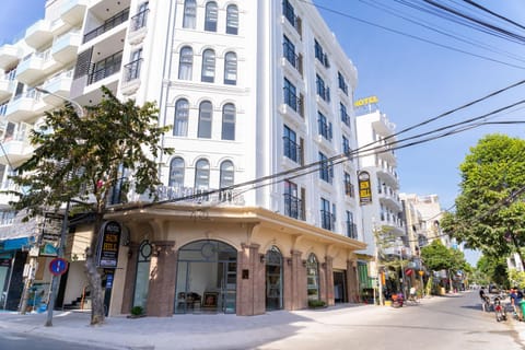 Property building, Facade/entrance, City view, Garden view, Mountain view, Street view