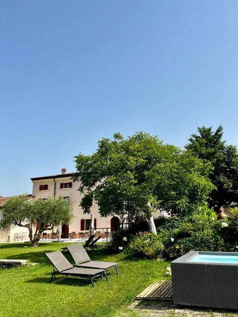 Property building, Garden, Garden view, Swimming pool, Swimming pool, sunbed