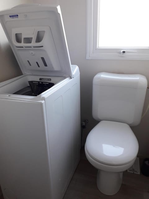 Toilet, Area and facilities