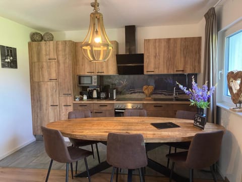 Kitchen or kitchenette, Dining area, pet friendly