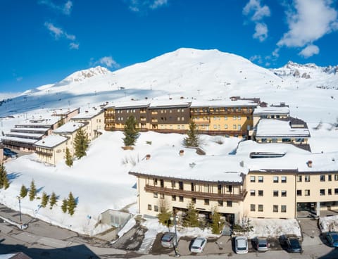 Property building, Bird's eye view, Mountain view