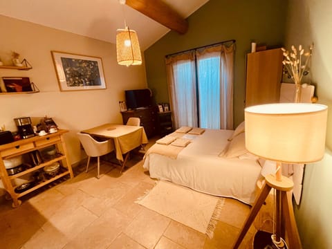 TV and multimedia, Dining area, Bedroom