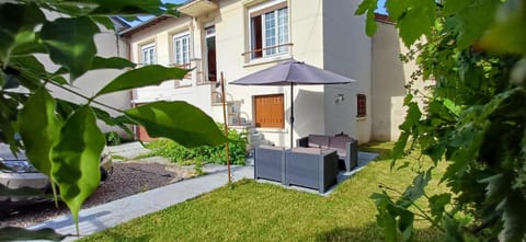 Property building, Garden, Solarium, Sunrise, Parking