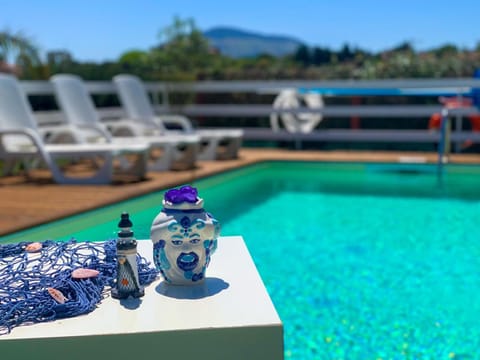 Pool view, Swimming pool, sunbed