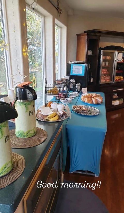 Food and drinks, Continental breakfast