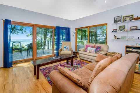 Jacobia Lakefront Retreat House in Lake Michigan Beach
