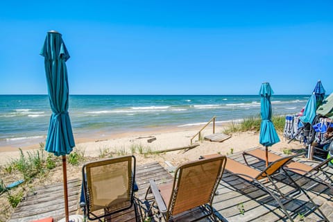 Jacobia Lakefront Retreat House in Lake Michigan Beach