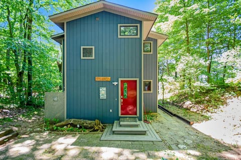 Jacobia Lakefront Retreat House in Lake Michigan Beach