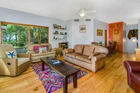 Jacobia Lakefront Retreat House in Lake Michigan Beach