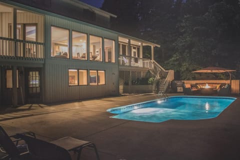 Mac's Bluff House in Grand Beach