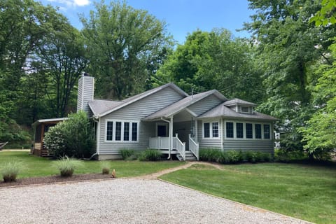 Ravenswood Pool House House in Sawyer