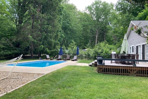 Ravenswood Pool House House in Sawyer