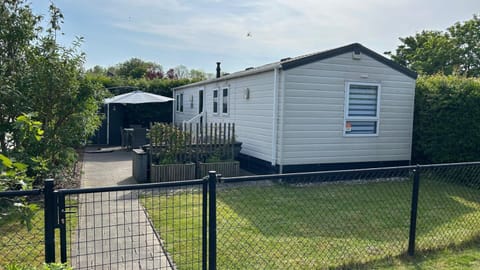 Property building, Facade/entrance, Off site