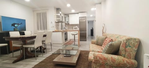 TV and multimedia, Kitchen or kitchenette, Living room, Seating area, Dining area, On site, microwave