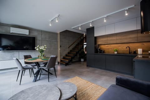 TV and multimedia, Kitchen or kitchenette, Living room, Seating area, Dining area
