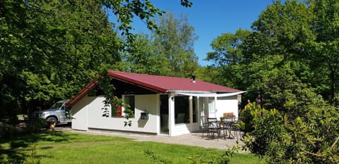 Property building, Garden, Parking