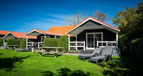 Property building, Facade/entrance, Garden