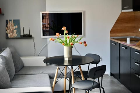 Dining area, kitchen