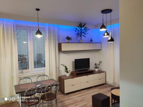 Communal lounge/ TV room, TV and multimedia, Living room, Seating area, Evening entertainment