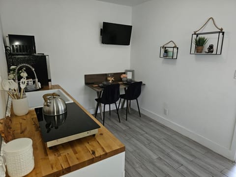 Stylish & Newly-Renovated Suites near Las Olas Bed and Breakfast in Fort Lauderdale