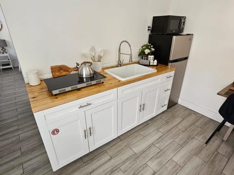 Stylish & Newly-Renovated Suites near Las Olas Bed and Breakfast in Fort Lauderdale