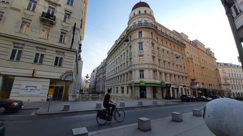 Nearby landmark, Neighbourhood