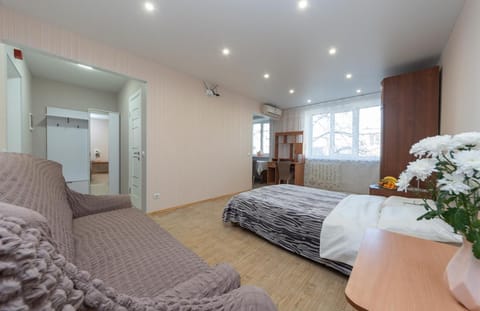 Bed, Living room, Photo of the whole room, Seating area, Bedroom