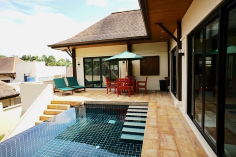 Patio, Balcony/Terrace, Pool view, Swimming pool, sunbed