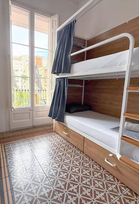 Patio, bunk bed