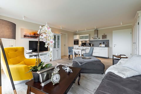 Kitchen or kitchenette, Living room, Photo of the whole room, Seating area, Dining area