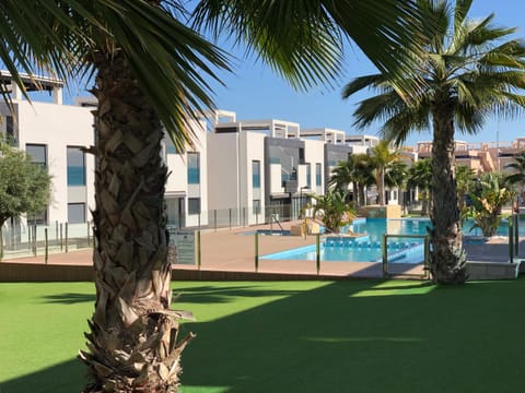 Property building, Garden, Swimming pool