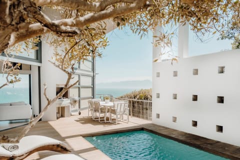 Property building, Patio, Balcony/Terrace, Sea view, Swimming pool, sunbed
