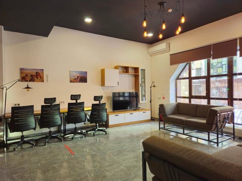 Communal lounge/ TV room, TV and multimedia, Seating area