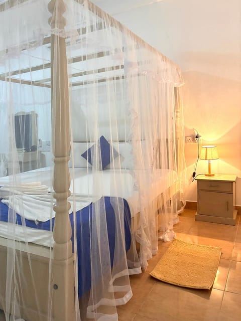 Bed, View (from property/room), Bedroom, Pool view