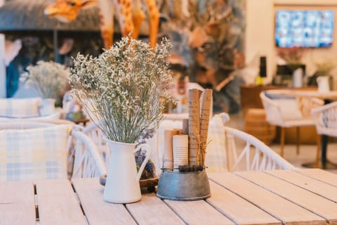 Property building, Restaurant/places to eat, On-site shops, Lobby or reception, Lounge or bar