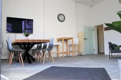 Communal lounge/ TV room, Communal lounge/ TV room, TV and multimedia, Seating area, Dining area