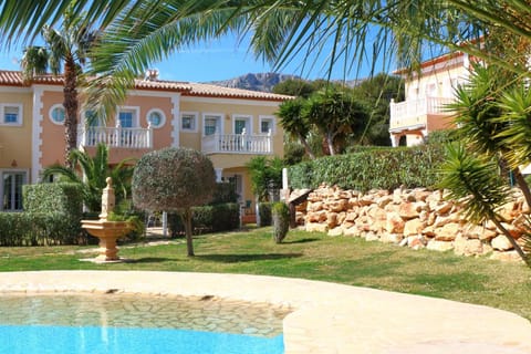 Property building, Garden, Swimming pool