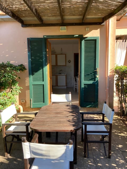 Patio, Facade/entrance