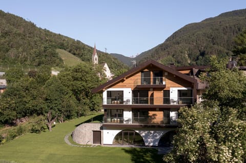 Property building, Natural landscape