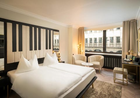 Bed, Photo of the whole room, Seating area, Bedroom