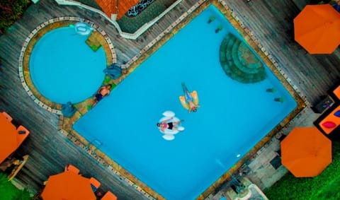 Area and facilities, Swimming pool