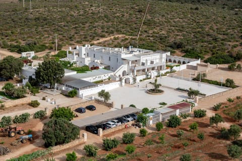 Property building, Neighbourhood, Natural landscape, Bird's eye view, Street view, Parking