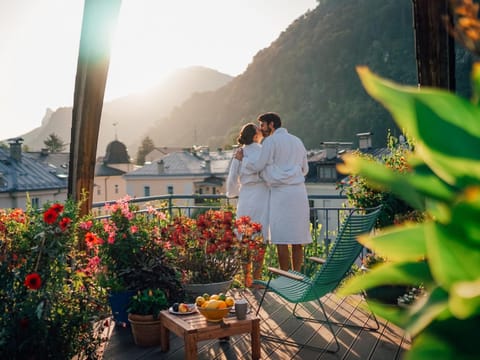 Balcony/Terrace, City view, Mountain view