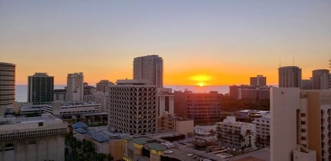 Waikiki Kuhio 1-bedrm Apt, Ocean view, Free Parking & Wifi Apartment hotel in Honolulu