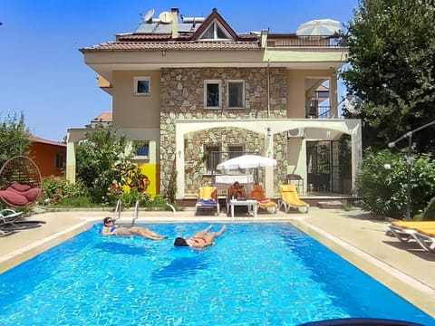 Property building, Day, People, Pool view, Swimming pool, group of guests, sunbed