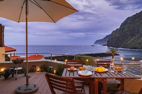 Patio, Balcony/Terrace, Dining area, Mountain view, Sea view