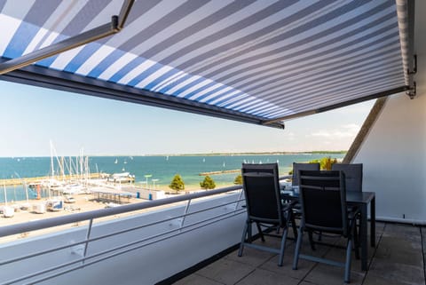 Natural landscape, Balcony/Terrace, Seating area, Sea view